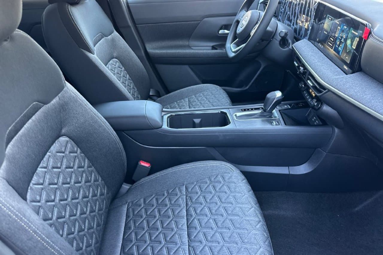 2027 Nissan Kicks SV 14