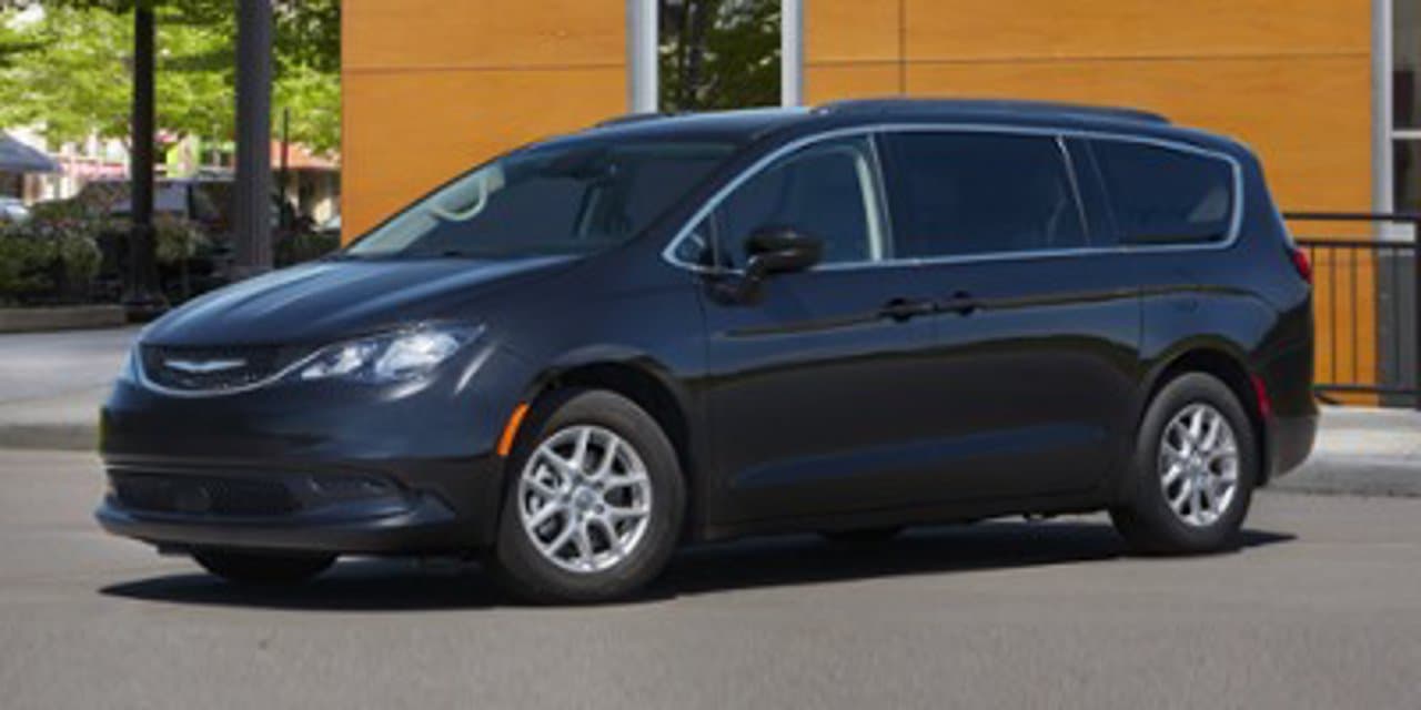 2024 Chrysler Voyager LX 1